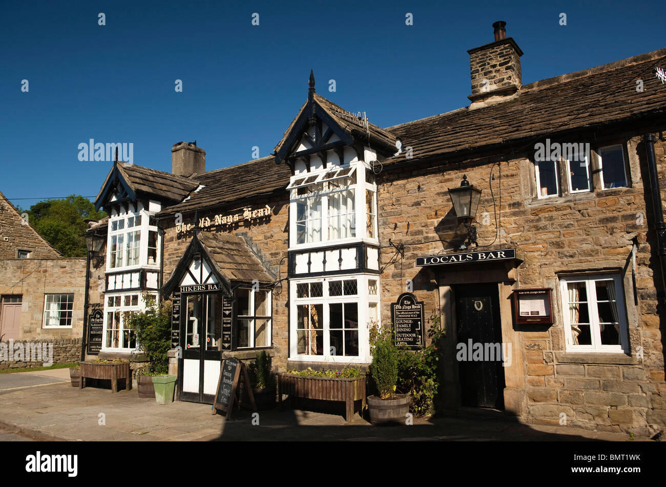 UK, Derbyshire, Edale, Le Vieux Nag's Head Pub, point de départ officiel de la Pennine Way chemin longue distance Banque D'Images