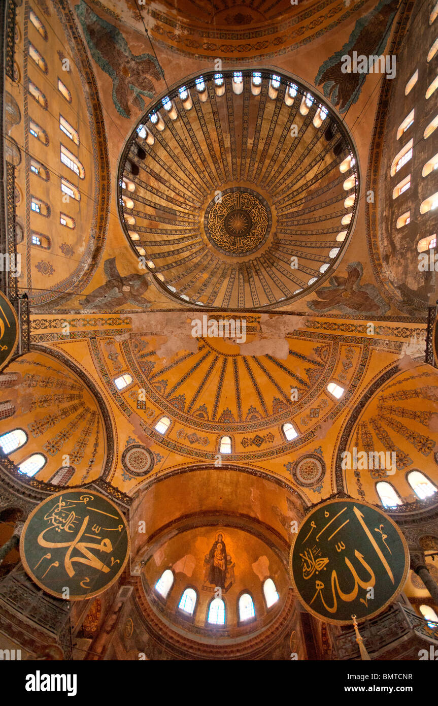 Les dômes de St.Sofia Bazilika, vu de l'intérieur Banque D'Images