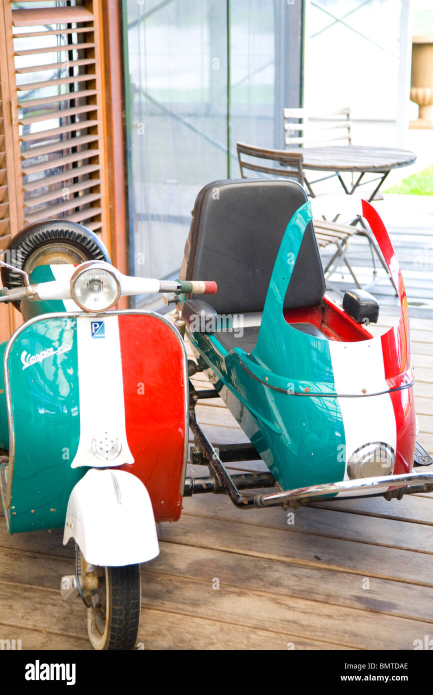 Scotter vespa italienne vintage et d'un side-car en Australie Banque D'Images