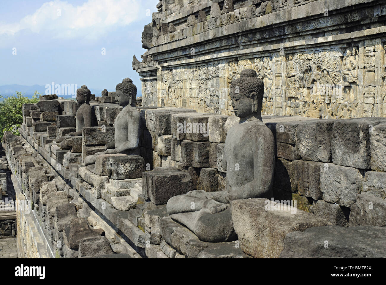 Borobudur, 4ème terrasse, les bodhisattvas de l'enseignement,assis,sculpture,dévots,art,bouddha, Banque D'Images Borobudur, 4ème terrasse, les bodhisattvas de l'enseignement,assis,sculpture,dévots,art,bouddha, Banque D'Images