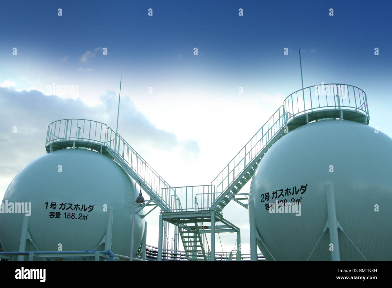 Plan biogaz Kobe. Aujourd'hui, le gaz naturel est utilisé dans une station-service pour véhicules au gaz de remplissage Banque D'Images