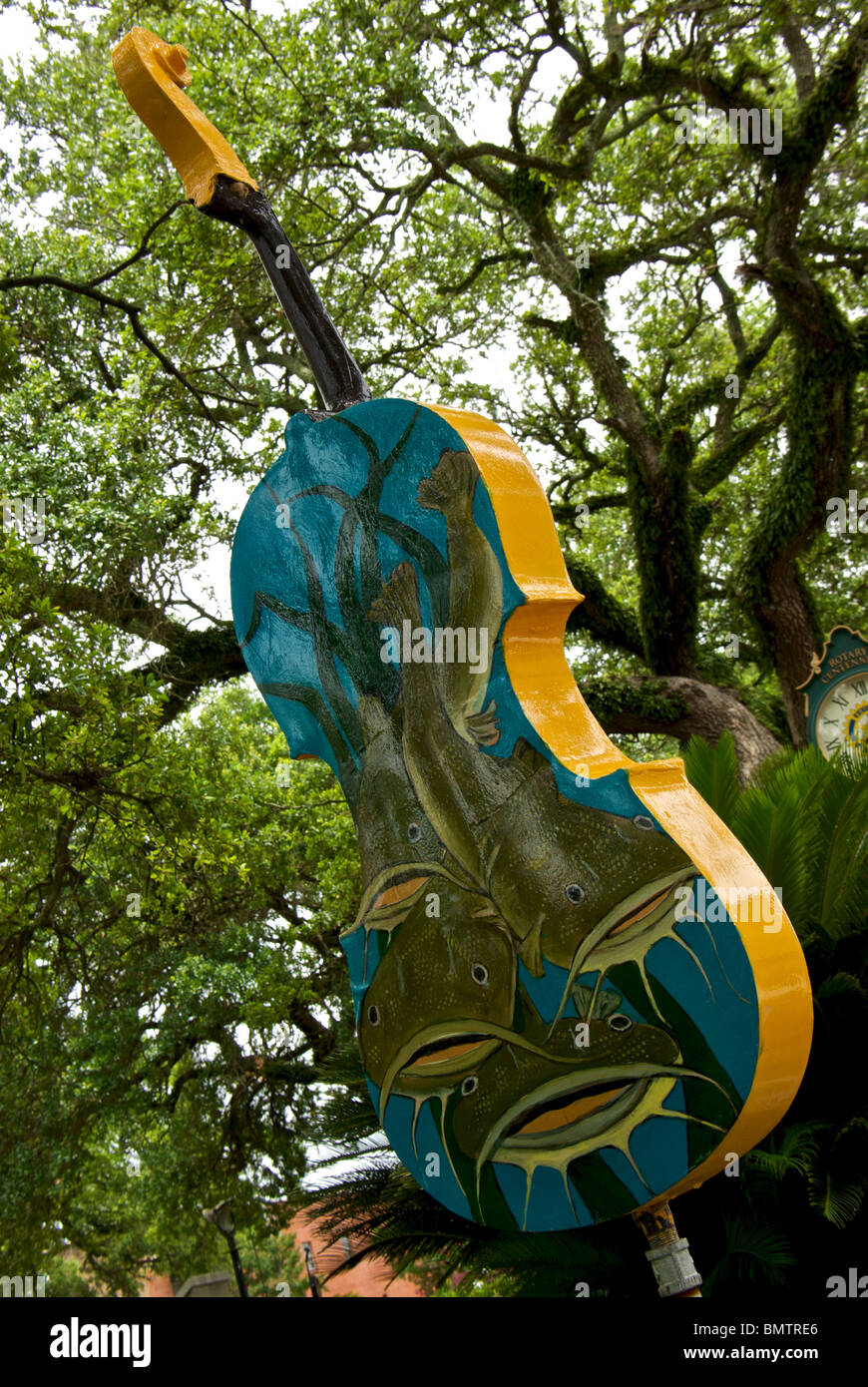 Plus grand que nature en fibre de verre décoré de fiddle Fiddle Mania art project extravaganza à Opelousas LA Banque D'Images