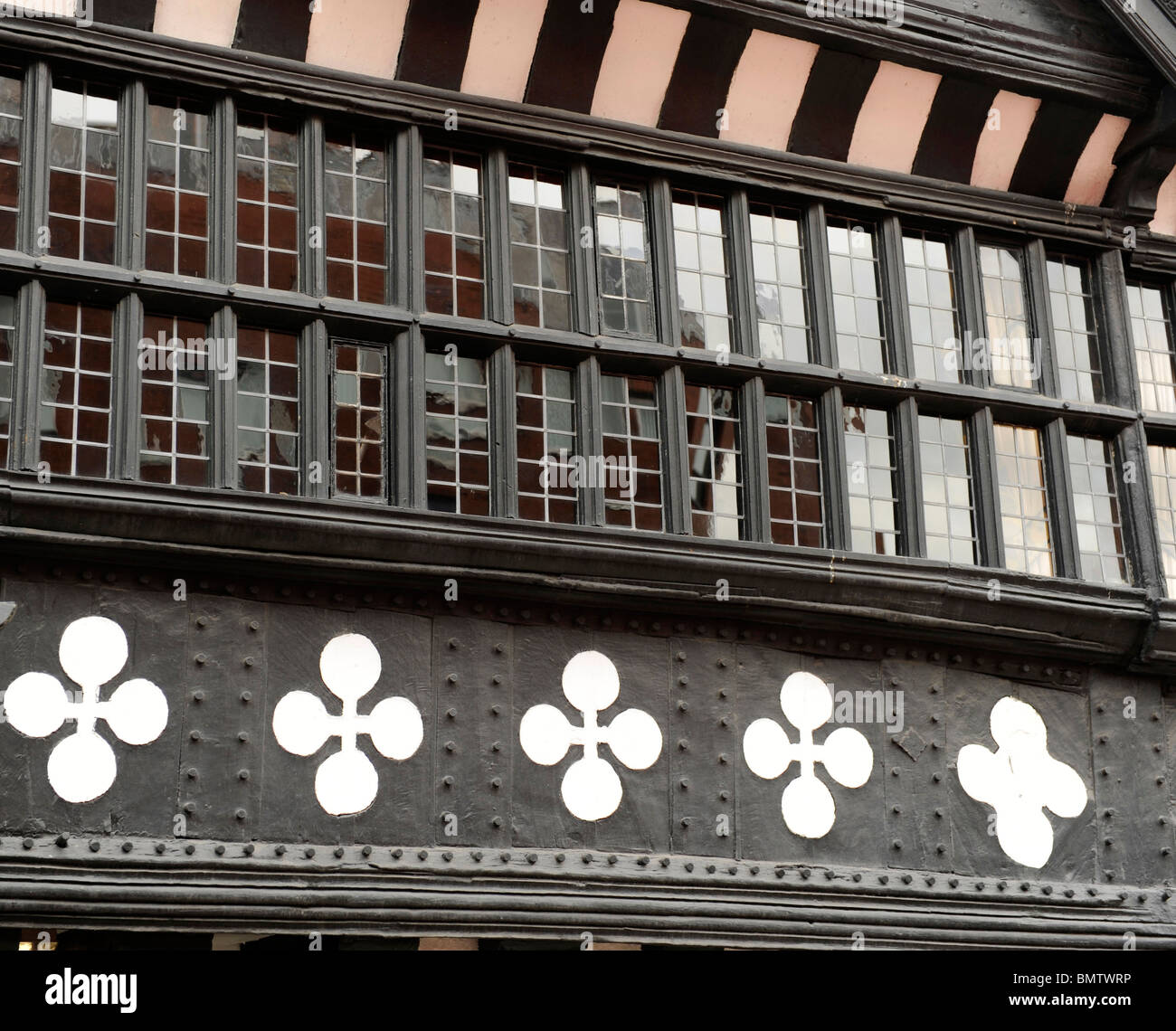 Noir et blanc tudor bois bâtiment dans Chester Banque D'Images