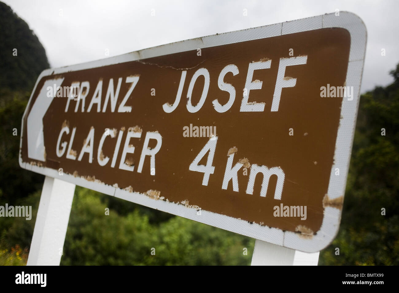 Panneau routier à Franz Josef Glacier, Nouvelle-Zélande. Banque D'Images