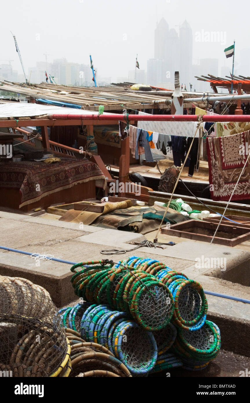 Les boutres traditionnels portuaires à Al Mina, Abu Dhabi Banque D'Images