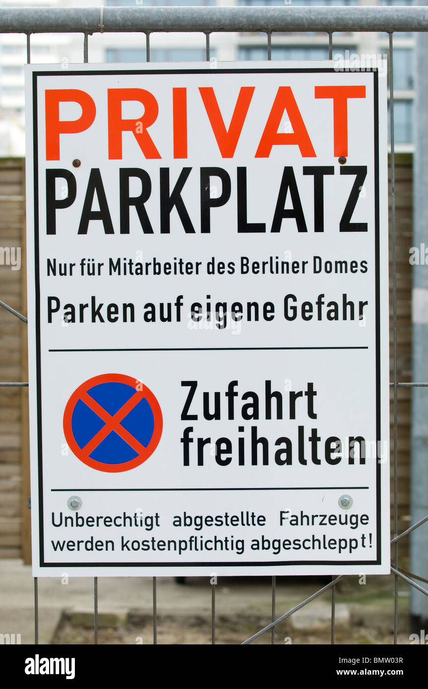 Privat parkplatz parking privé signer Berlin Allemagne Banque D'Images