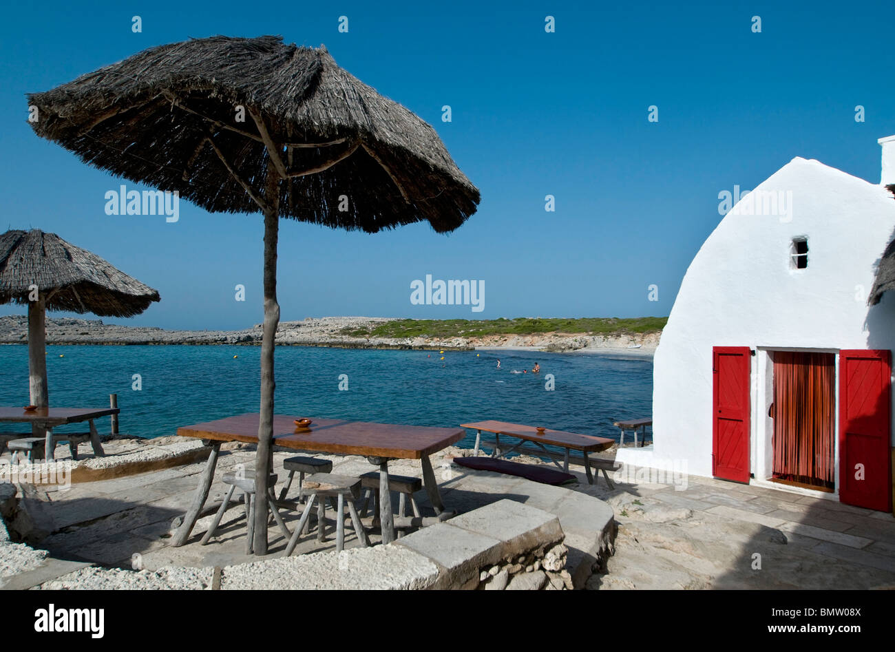 Bar Waterfront cafe, Cala Binibeca, Minorque, Baleares, Espagne Banque D'Images