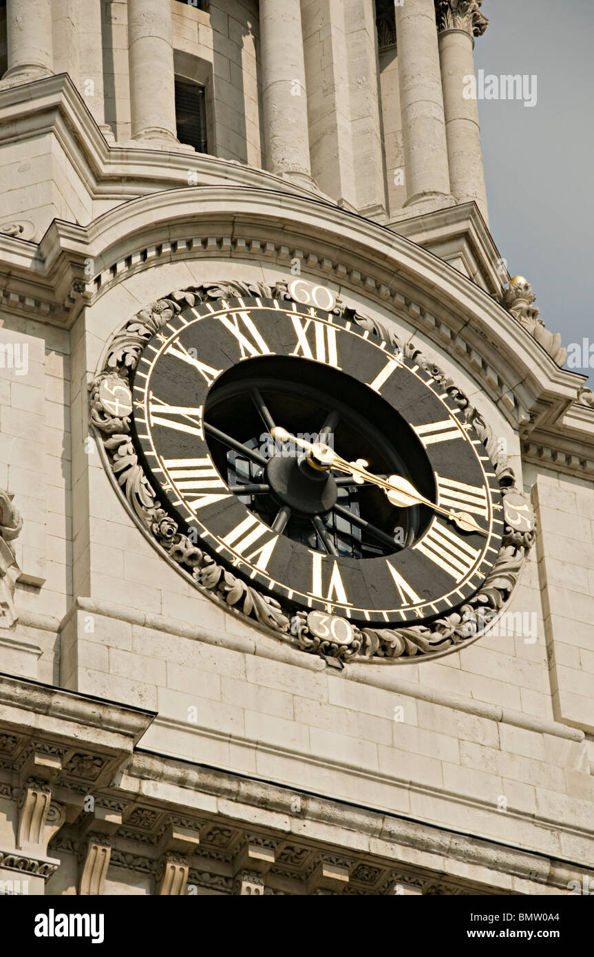 Cathédrale St Paul de Londres de l'horloge Banque D'Images