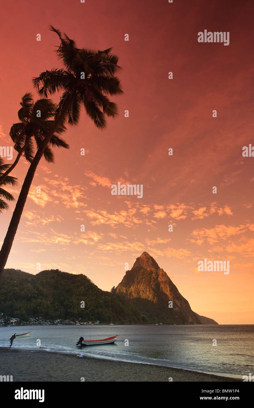 Caraïbes, St Lucia, Petit Piton et Soufrière Bay Banque D'Images