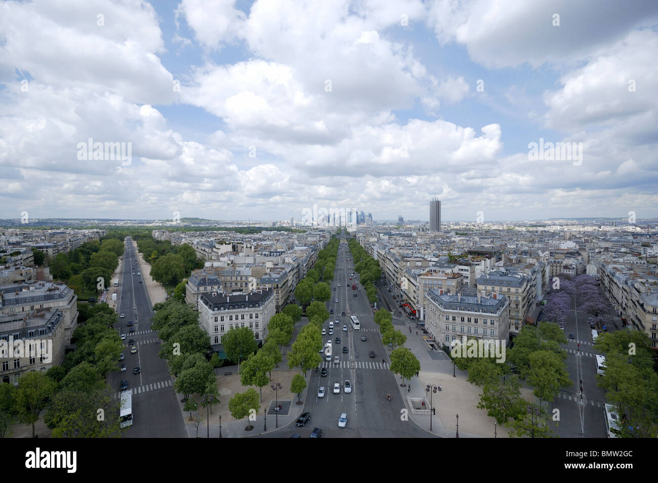 Matin vue depuis l'Arc de Triomphe à Paris dans le quartier des affaires de la Défense Banque D'Images