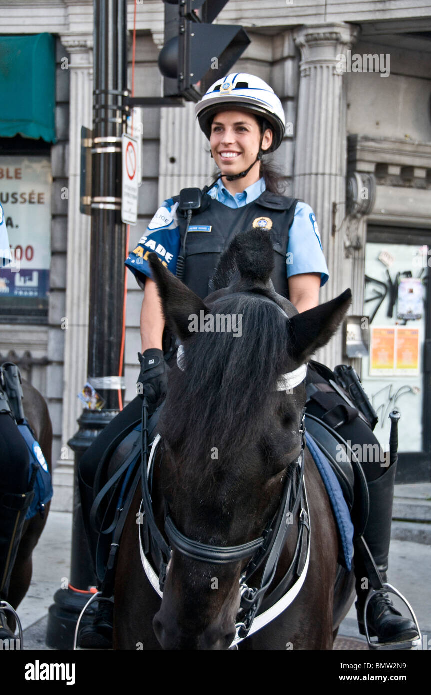 Agent de police Woman riding horse Montréal Canada Photo Stock Alamy