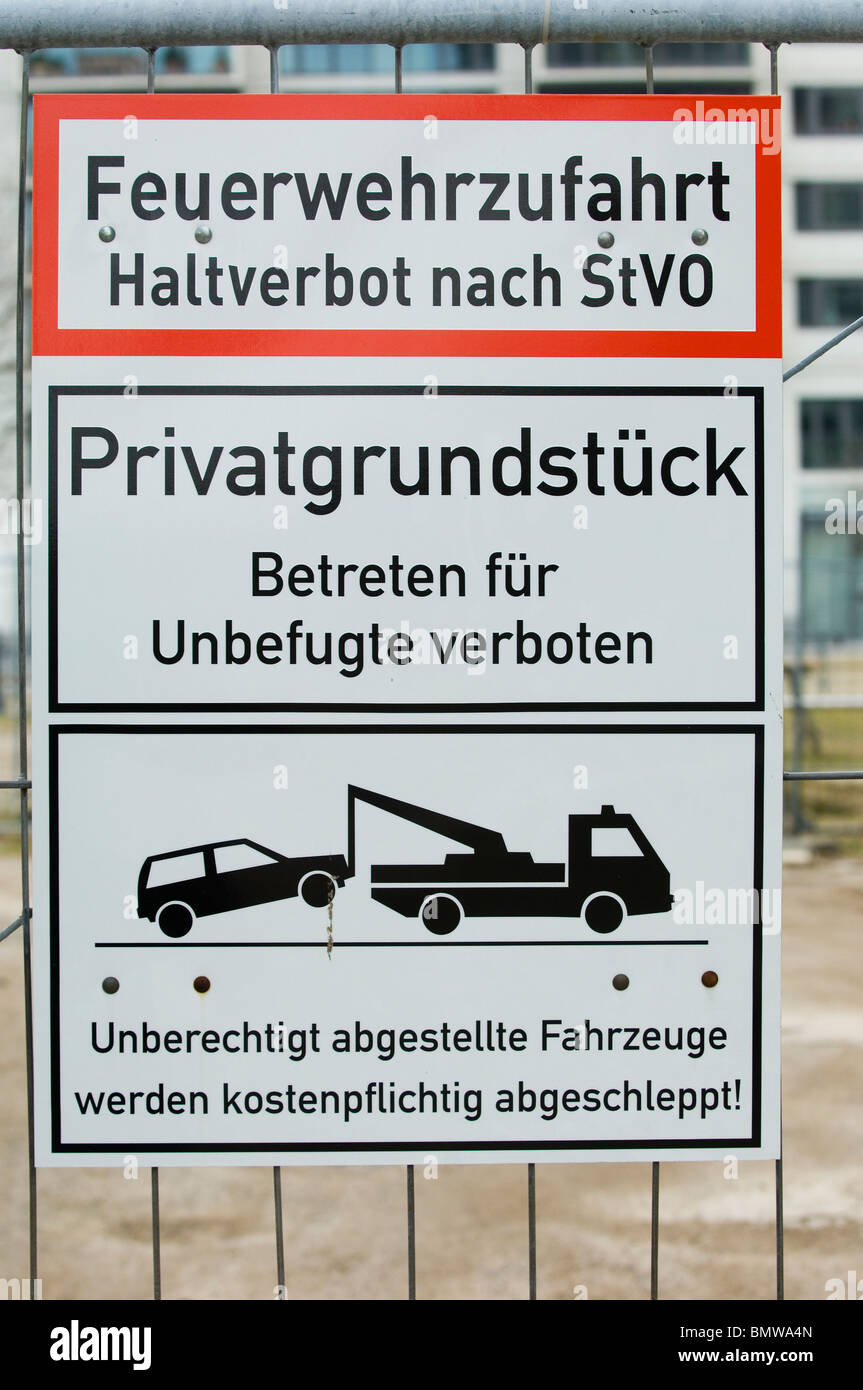 No parking sign at construction site Berlin Allemagne Banque D'Images