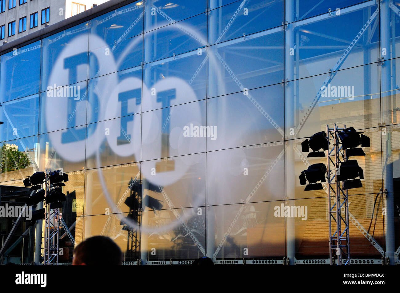 British Film Institute avec l'éclairage extérieur de forage Banque D'Images