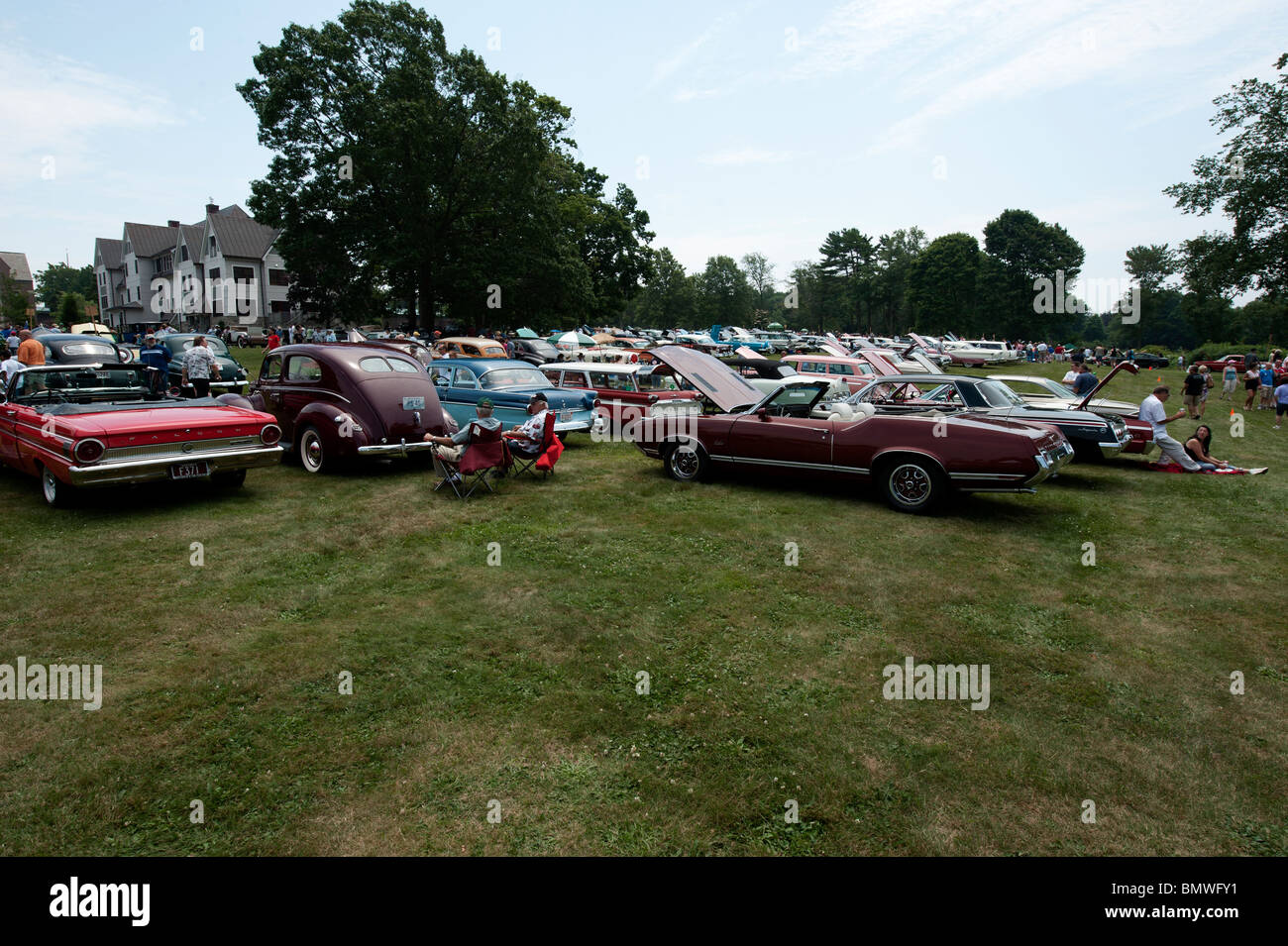 Autos à une exposition de voiture Banque D'Images