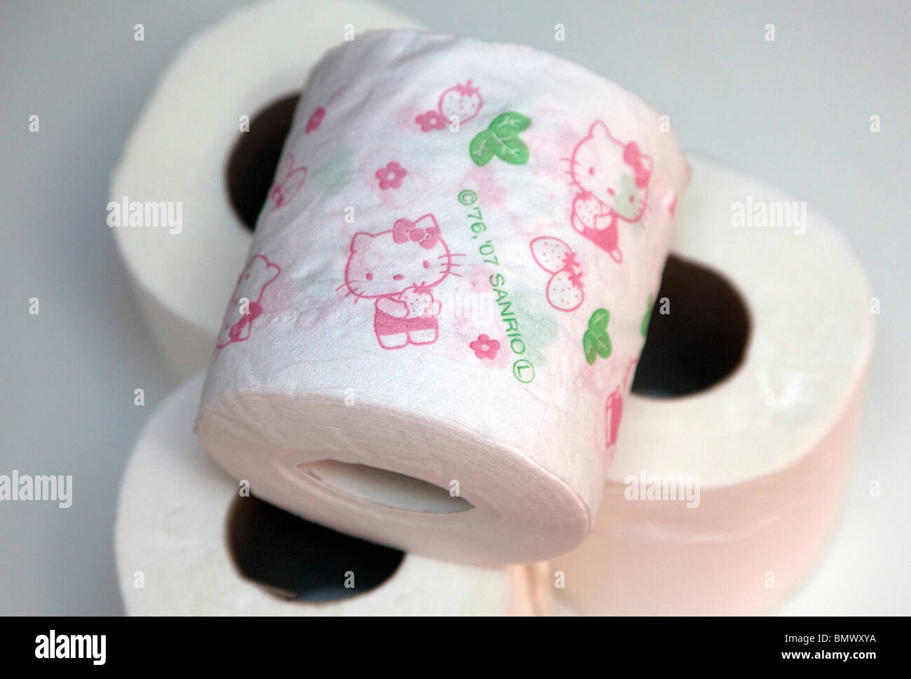 Parfum de fraise Hello Kitty papier toilette du Japon Banque D'Images