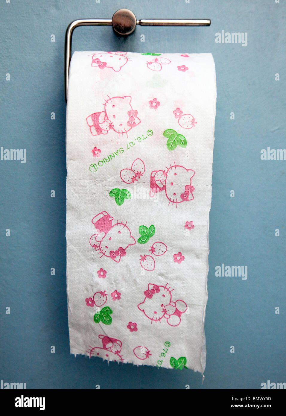 Parfum de fraise Hello Kitty papier toilette du Japon Banque D'Images