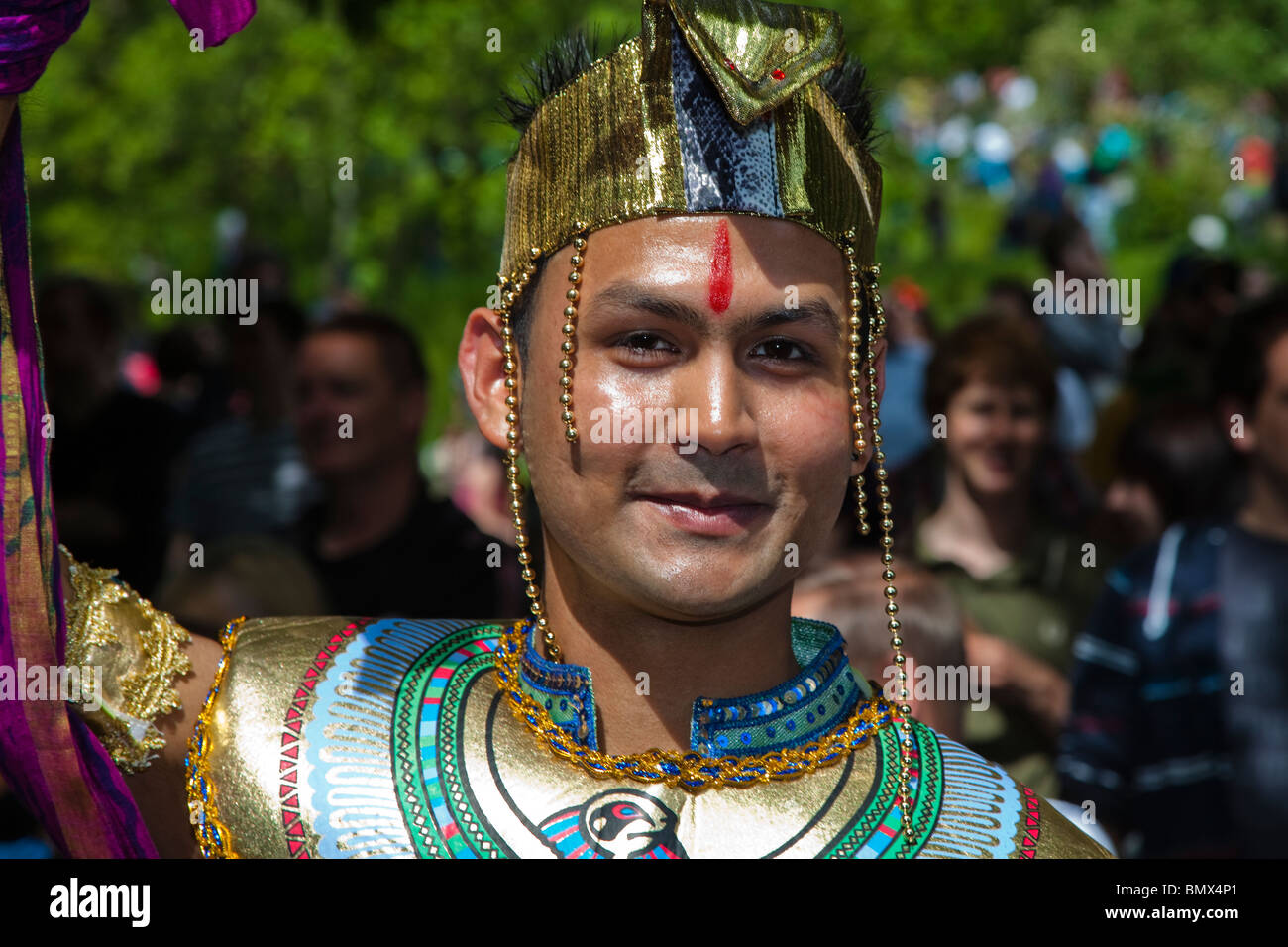 Homme habillé en costume égyptien pour le West End Festival, tenu à Glasgow  Kelvingrove Park Photo Stock - Alamy