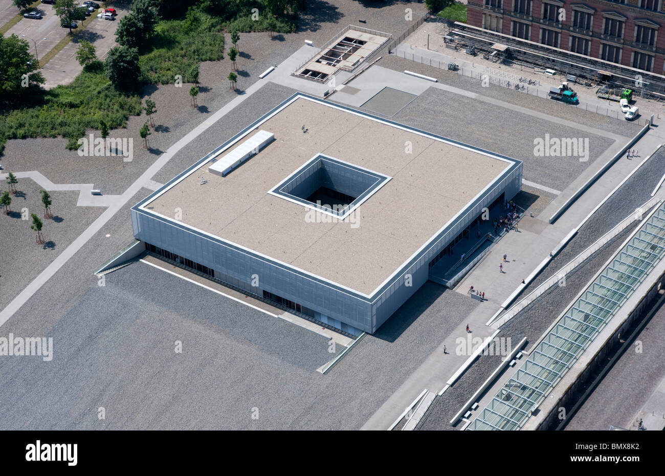 Voir de nouveau centre de visiteurs à topographie des terreurs ou de la topographie de la terreur l'ancien quartier général de la Gestapo à Berlin Banque D'Images