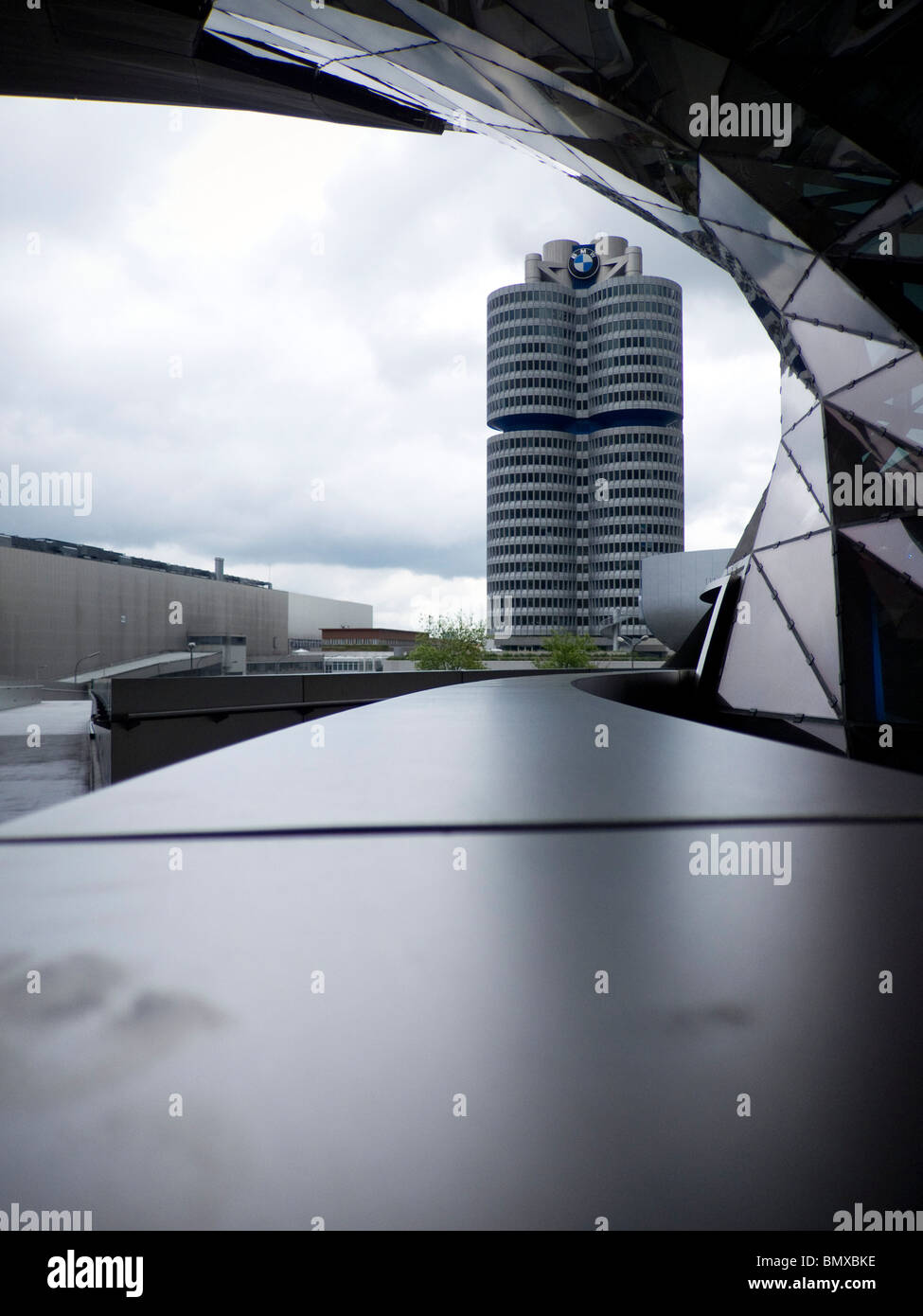 Usine BMW / centre de visiteurs / siège social est à Munich en Allemagne. Banque D'Images