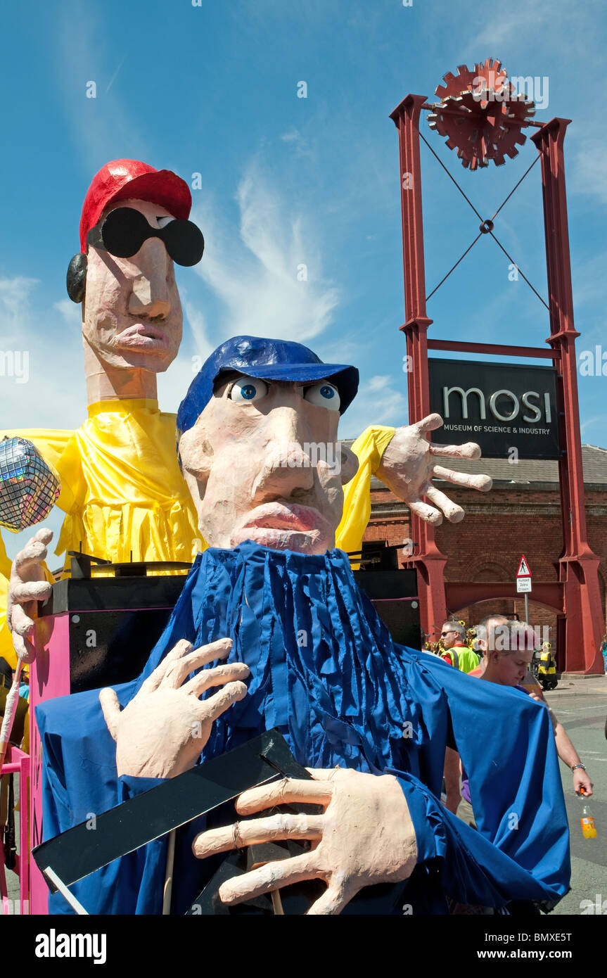 Les participants à la première parade de Manchester, à l'extérieur du Musée des sciences et de l'industrie,Liverpool Manchester Rd.20 juin 20 Banque D'Images