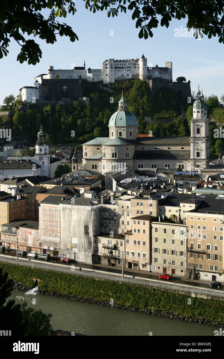 Festung Hohensalzburg / Forteresse de Hohensalzburg, Salzburger Dom / cathédrale de Salzbourg & Altstadt / Vieille Ville, Salzbourg, Autriche Banque D'Images