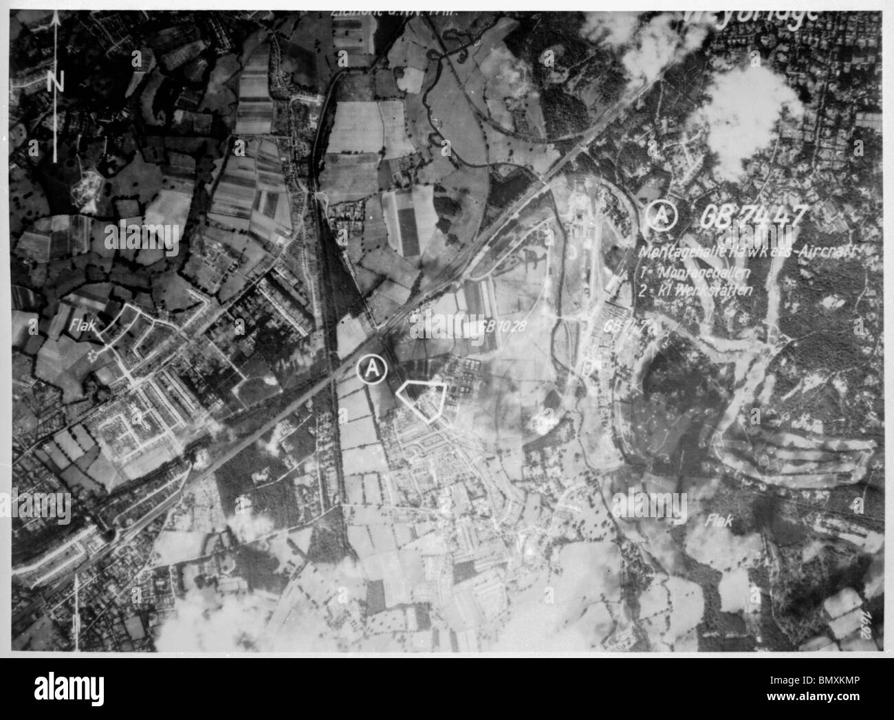 Brooklands, Weybridge, Surrey, 1940 Brooklands Race Track & Vickers Armstrong Aircraft Works Banque D'Images