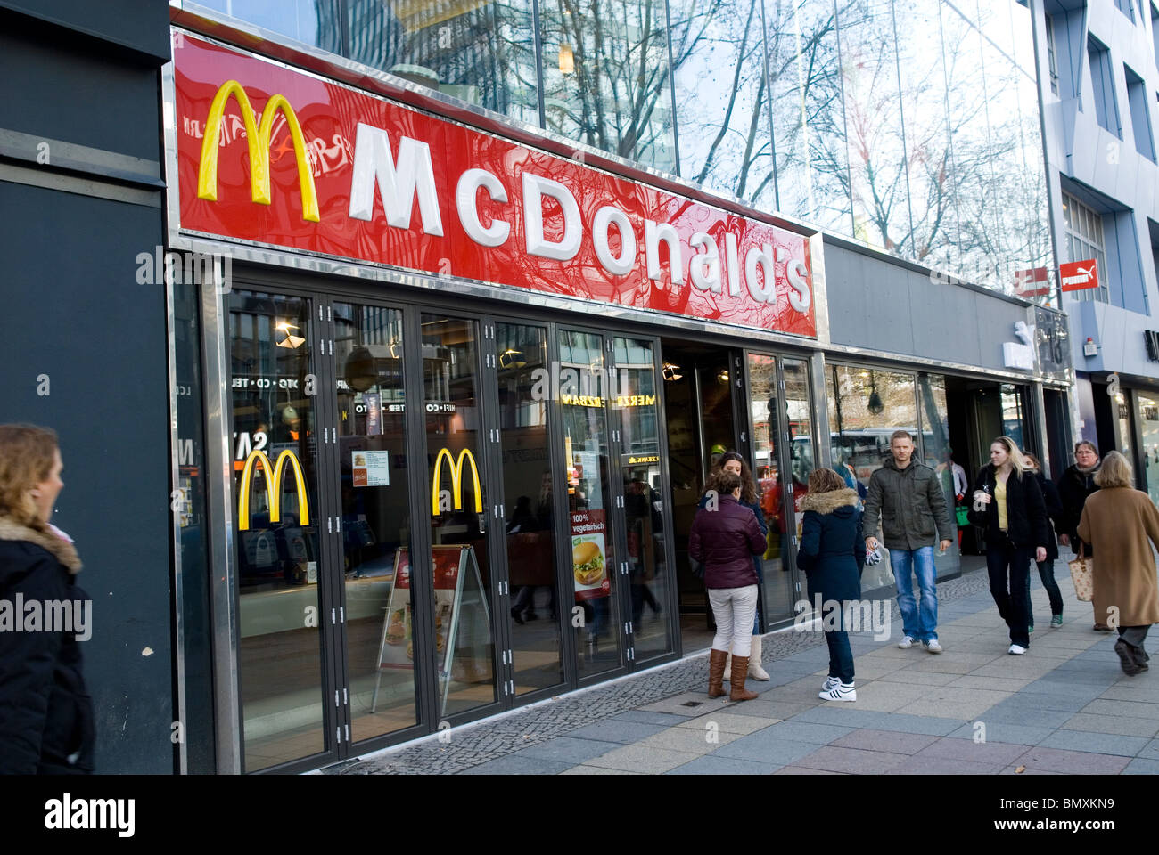 Mcdonald's restaurant fast food Berlin Allemagne Banque D'Images