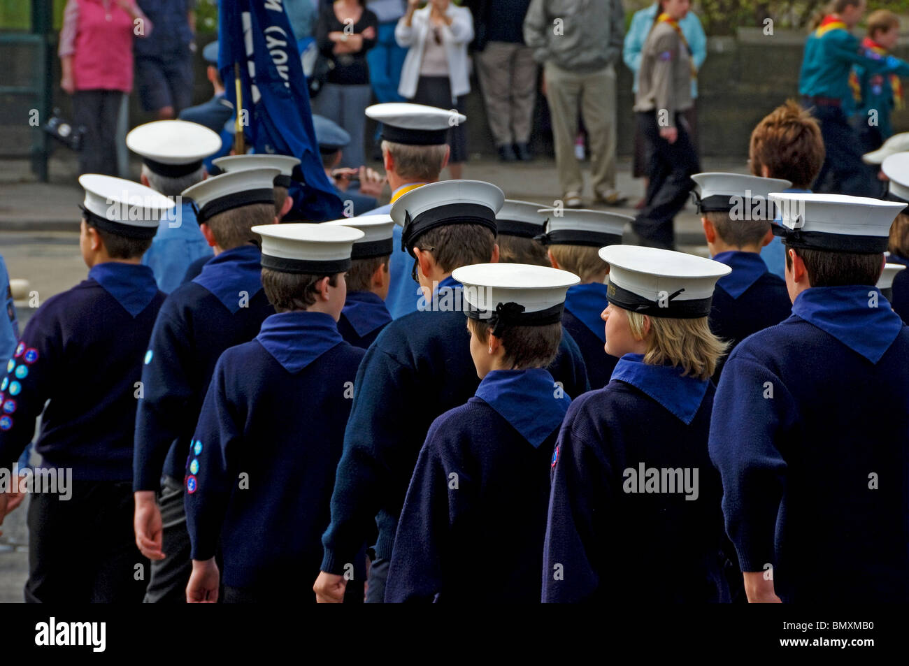 Cadets de la mer cadets éclaireurs sur le défilé York North Yorkshire Angleterre Royaume-Uni GB Grande-Bretagne Banque D'Images