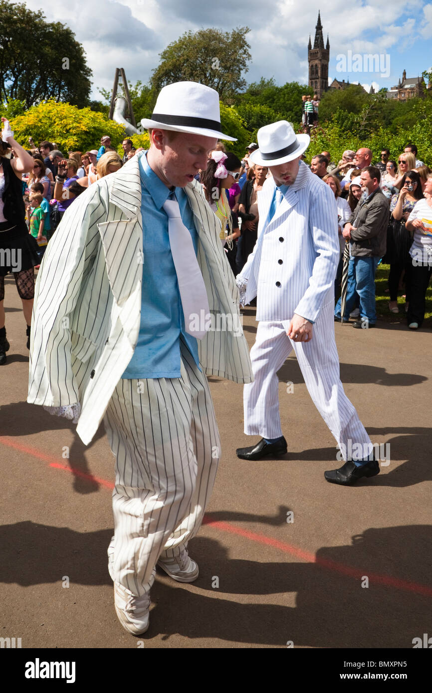Les danseurs de rue au parc de Kelvingrove, West End Festival, Glasgow, Écosse Banque D'Images