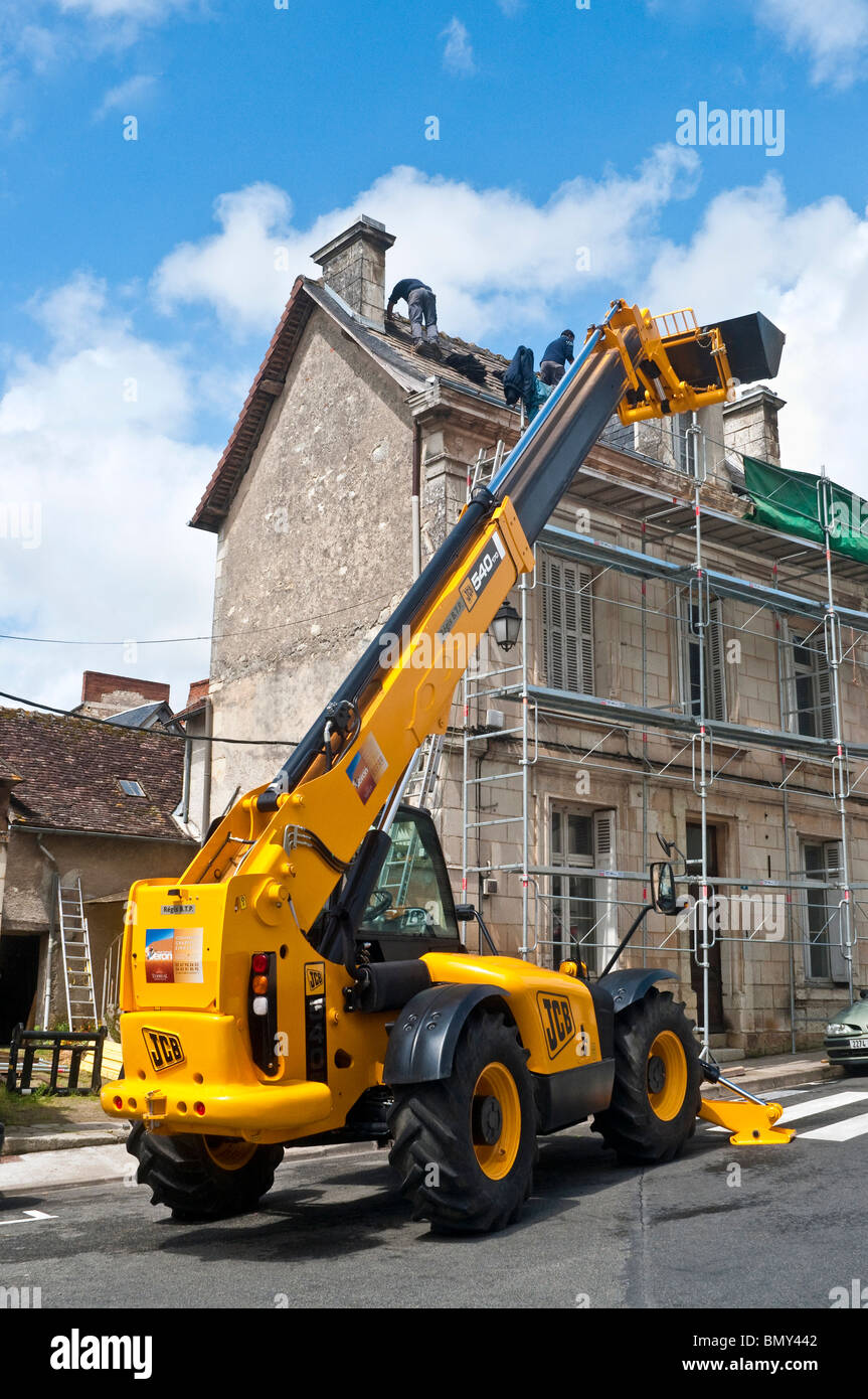 JCB Loadall 540-170 4 étapes de la flèche télescopique chargement de la machine / maison la réfection de la toiture - France. Banque D'Images