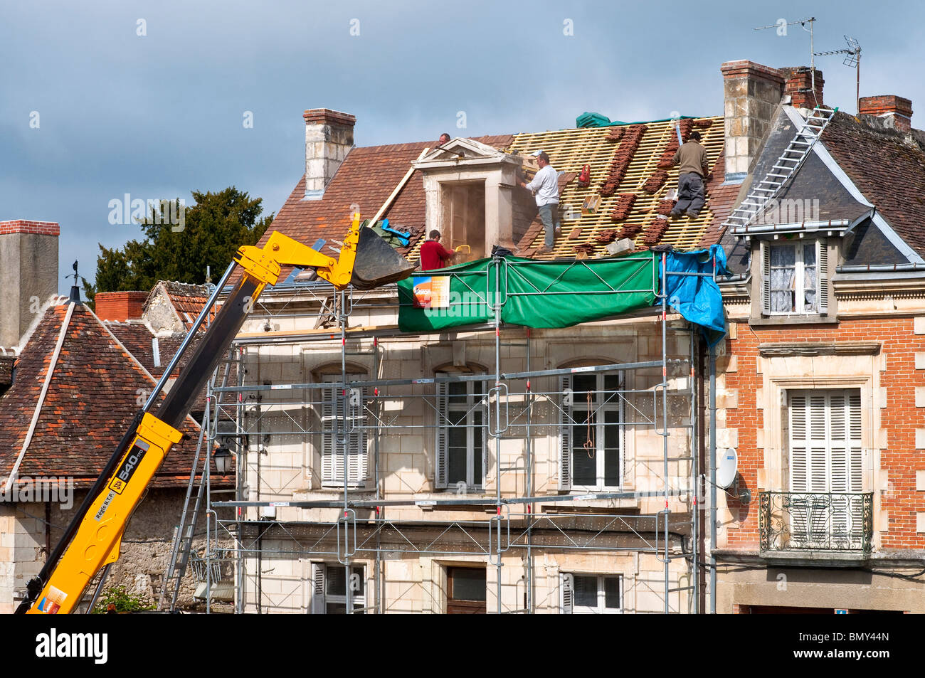 JCB Loadall 540-170 4 étapes de la flèche télescopique chargement de la machine / maison la réfection de la toiture - France. Banque D'Images