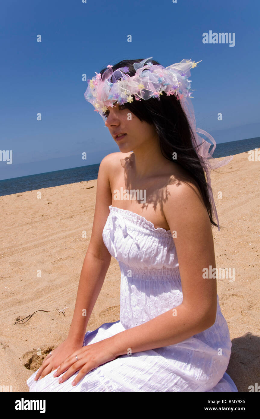 Ado fille sur la plage Photo Stock - Alamy