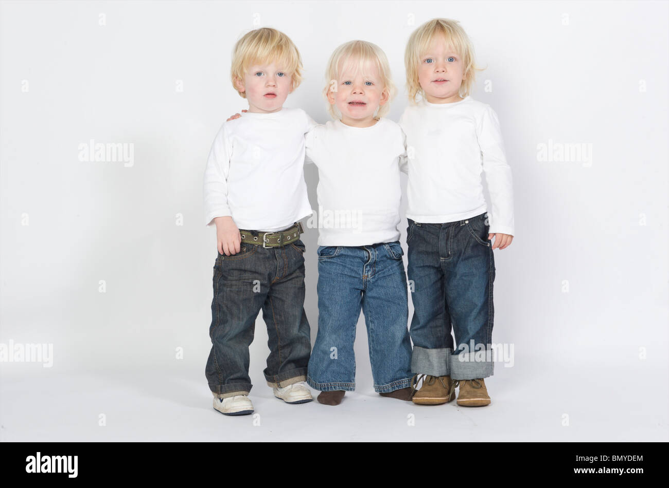 2-3 ans 3-4 ans blonde attitude bleu garçon caucasien enfant ethnie ethnique néerlandais enfants europa europe european eye frien Banque D'Images
