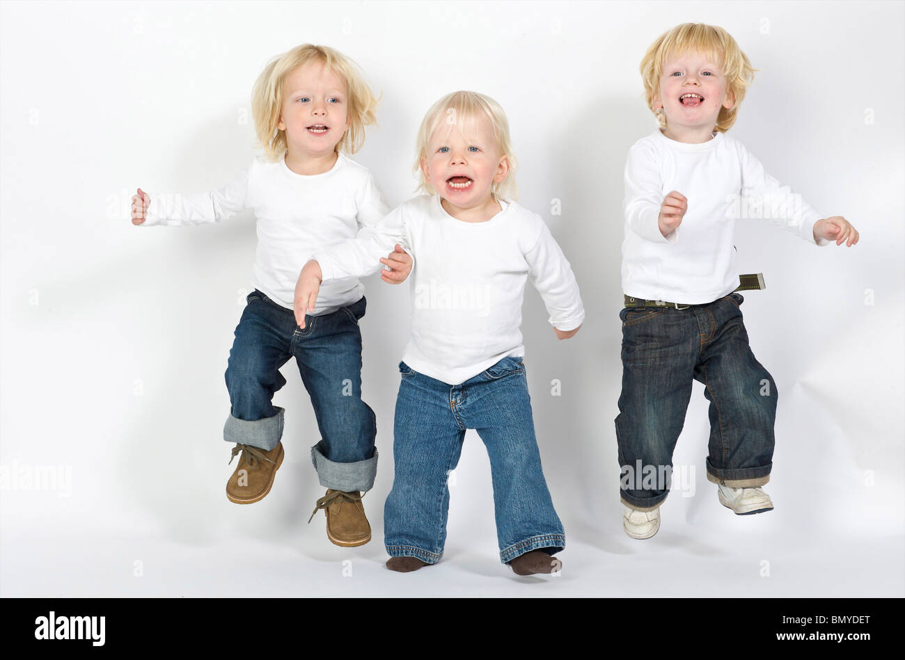 2-3 ans 3-4 ans blonde attitude bleu garçon caucasien enfant enfants émotion néerlandais ethnicité ethniques europa europe european e Banque D'Images
