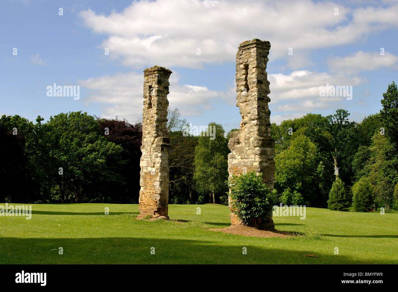 Reste de l'ancienne porte posts, Abington, Northampton, Northamptonshire, England, UK Banque D'Images