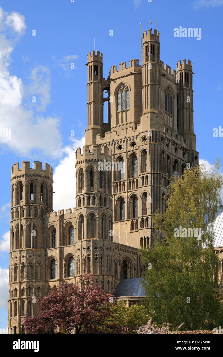 Tours de la cathédrale d'Ely, Belle architecture, Cambridgeshire, Angleterre, RU Banque D'Images