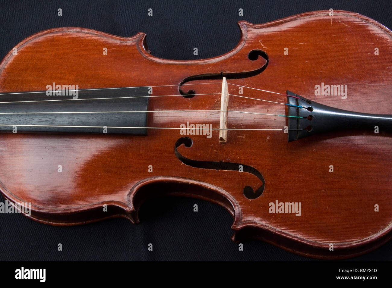 Un violon Stradivarius, et détails close up strings et pont Antonius Stradivarius Cremonensis. Cremona 104955 Horizontal Banque D'Images