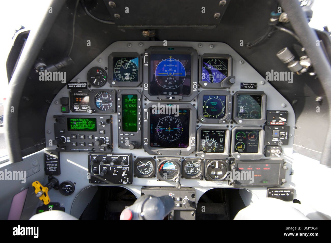 L'intérieur du cockpit d'une Force aérienne irakienne T-6 Texan sur les avions d'entraînement COB Speicher. Banque D'Images