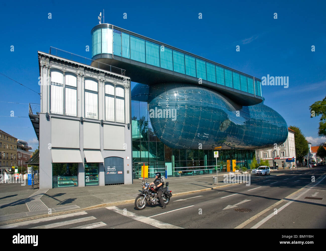 Bâtiment moderne de Kunsthaus, musée d'art contemporain par les architectes Peter Cook et Colin Fournier à Graz Styrie Autriche Banque D'Images