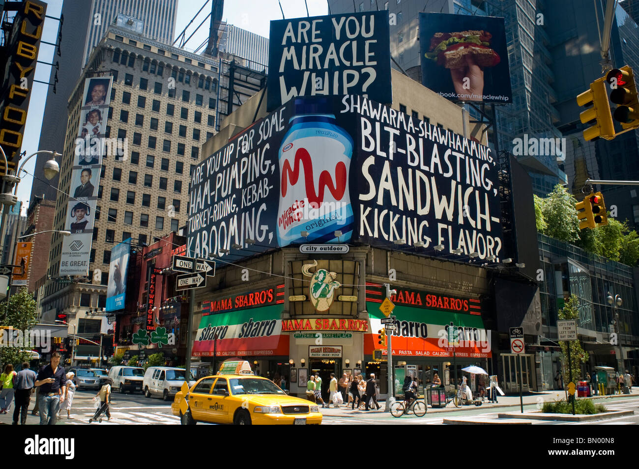 Un affichage grand Miracle Whip Kraft Foods à Times Square à New York Banque D'Images