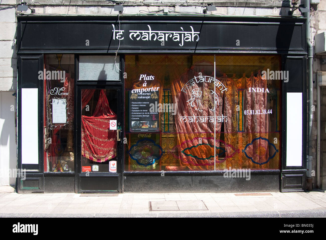 Ancienne boutique restaurant indien à emporter avant rideaux Banque D'Images