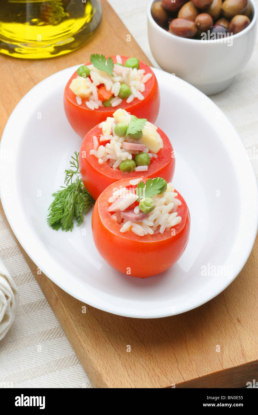 Tomates farcies au riz, jambon, fromage et persil, Italie, Europe Banque D'Images