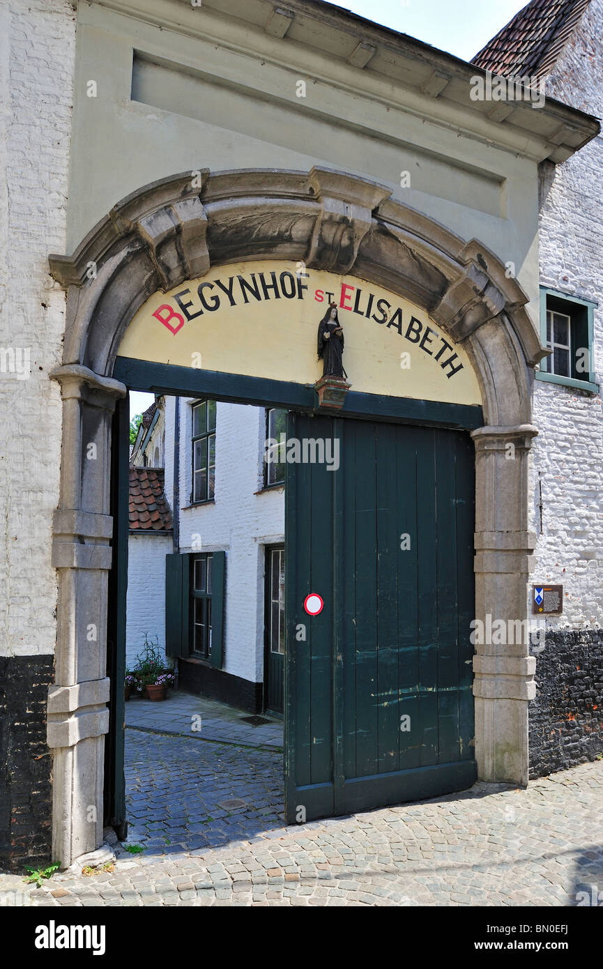 Entrée de la Saint Elisabeth au béguinage de Courtrai, Belgique Banque D'Images
