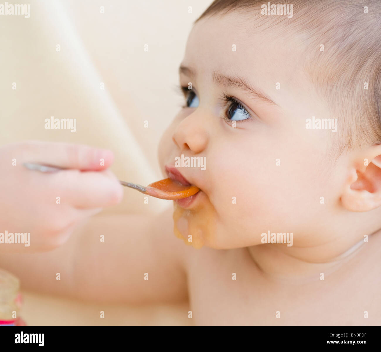 Mixed Race baby boy eating Banque D'Images