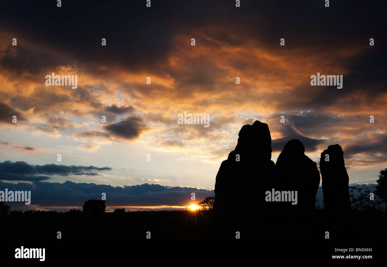 Le Rollright stones, Le Whispering Knights, Oxfordshire, Angleterre. Silhouette Banque D'Images