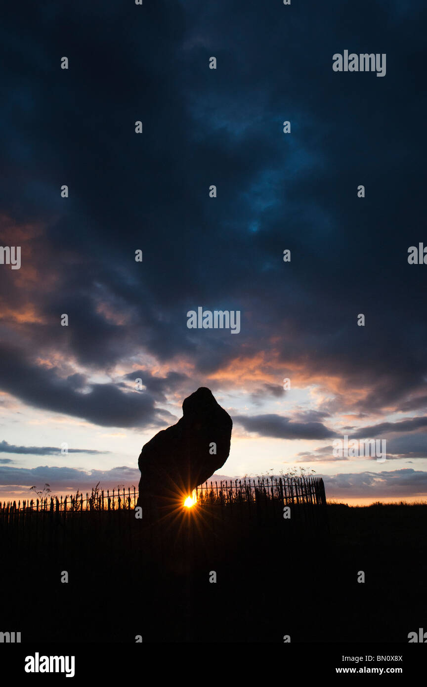 Le Rollright stones, le roi Pierre, Oxfordshire, Angleterre. Silhouette Banque D'Images