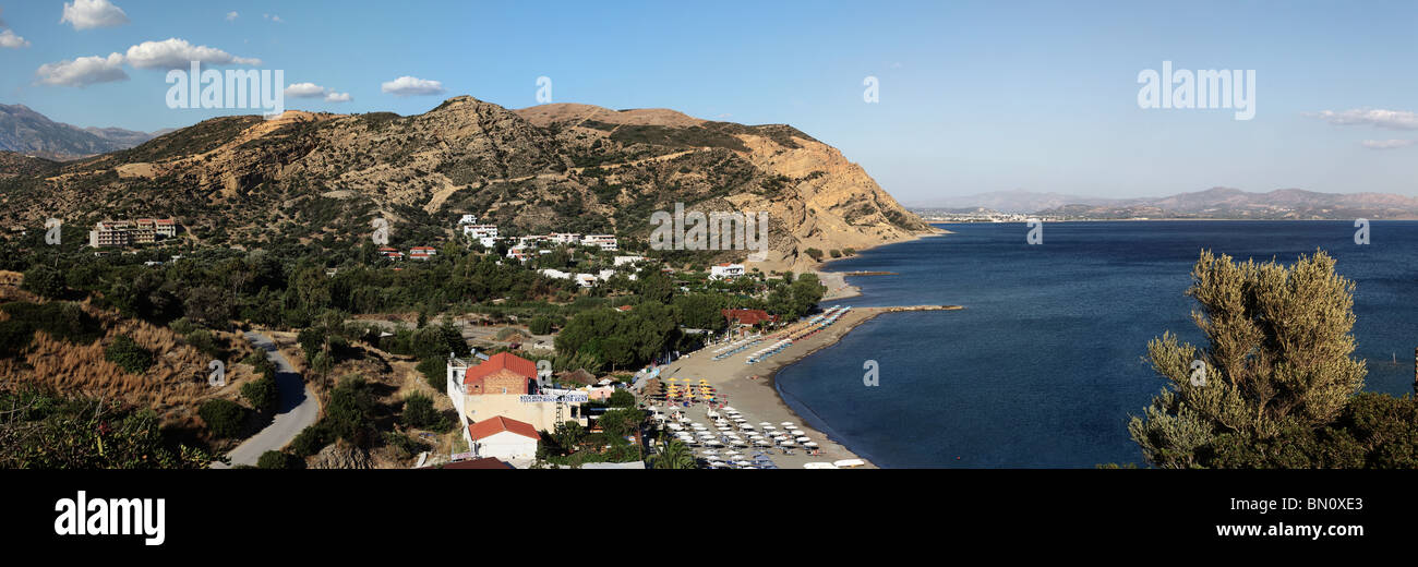 Une vue panoramique de la côte sud de Crète balnéaire d''Agia Galini, Banque D'Images