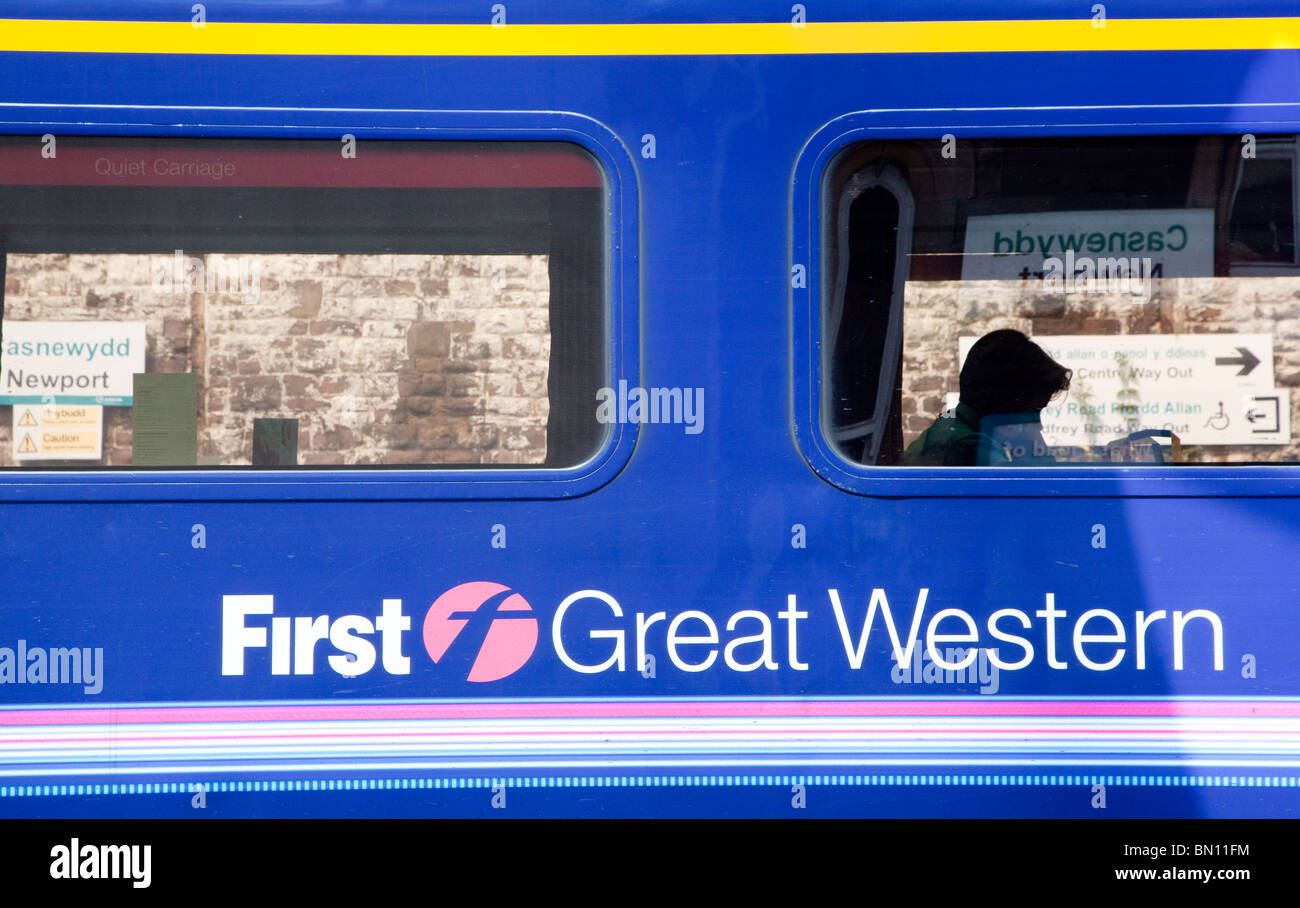 First Great Western logo sur train, Newport, Gwent Banque D'Images