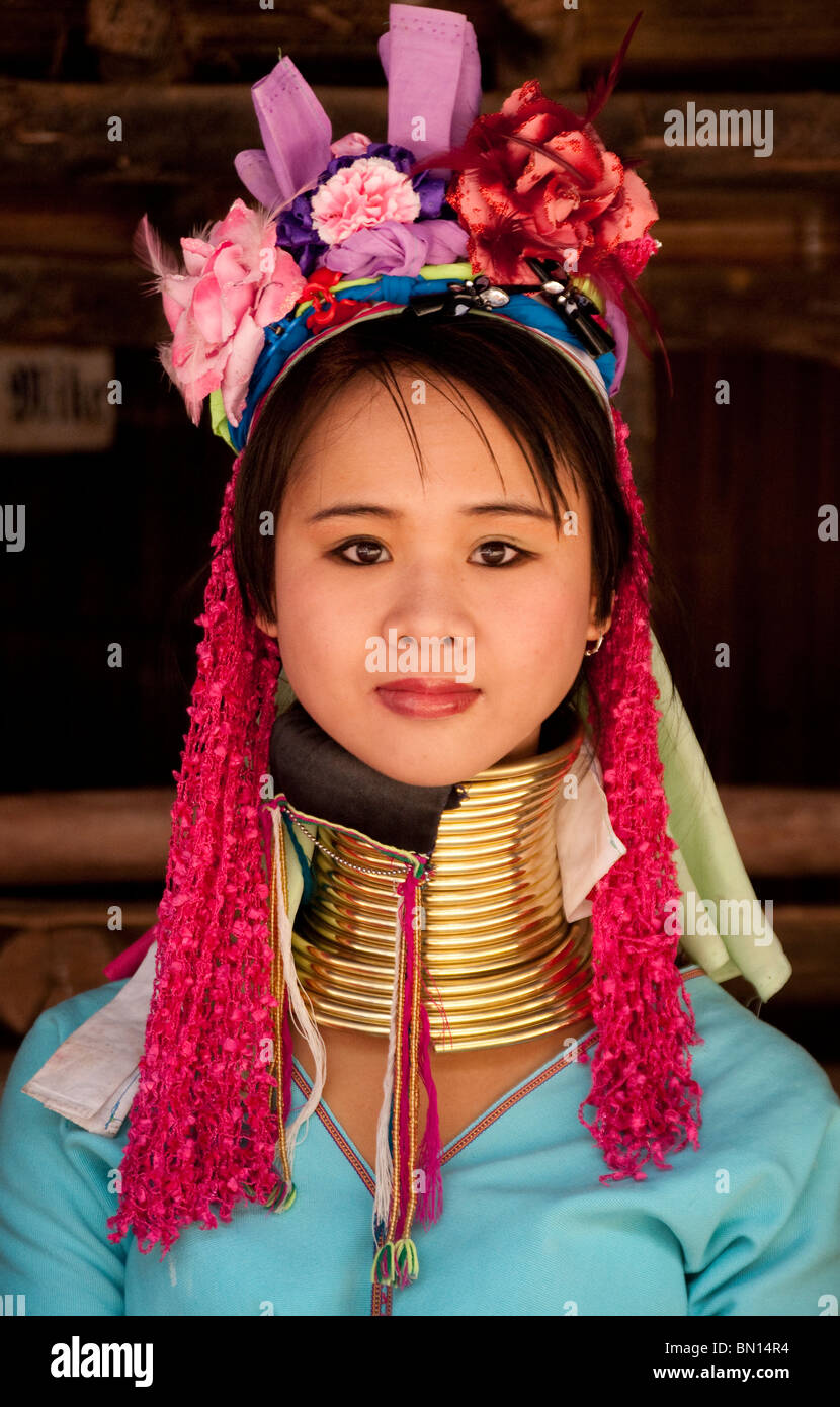 La jeune femme de Karen Hill tribes à Baan Tong Luang, un village de Hmong dans la province de Chiang Mai, Thaïlande. Banque D'Images
