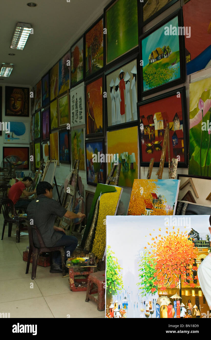 Scène de rue dans les vieux quartiers de Hanoi la nuit Banque D'Images